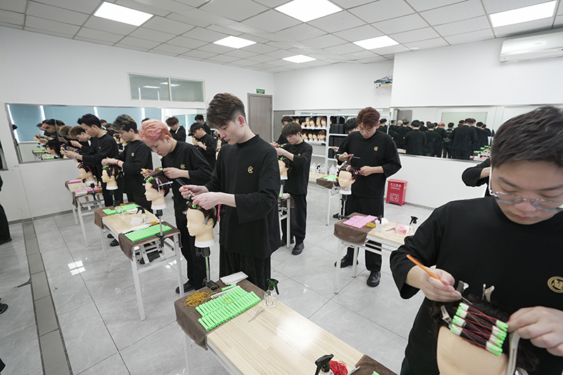 解鎖美業(yè)新未來(lái)：國(guó)內(nèi)優(yōu)質(zhì)美容美發(fā)培訓(xùn)地選擇指南